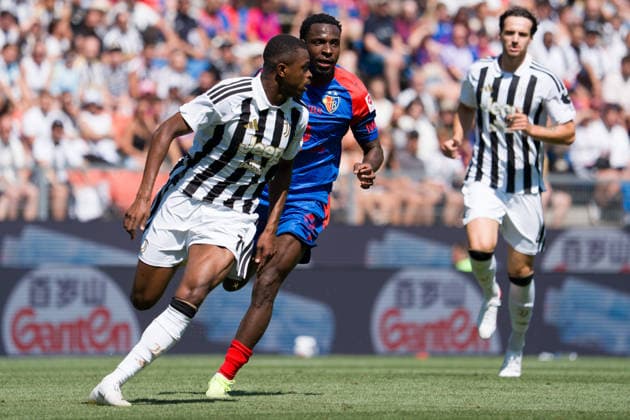 BASEL, SWITZERLAND - JULY 18: L-R) Pierre Kalulu of Juventus, Philip Otele of Basel, Federico Gatti of Juventus in action during the pre-season friendly match between FC Basel 1893 and Juventus at St. Jakob Stadium on July 18, 2026 in Basel, Switzerland. *** BASEL, SWITZERLAND, JULY 18: From left to right, Pierre Kalulu of Juventus, Philip Otele of Basel, and Federico Gatti of Juventus in action during the preseason friendly match between FC Basel 1893 and Juventus at St. Jakob Stadium on July 18, 2026, in Basel, Switzerland Copyright: xJustPictures.ch PascalxvonxBürenx jp-en-EuSpIm-Pavo_Fotografie-05336