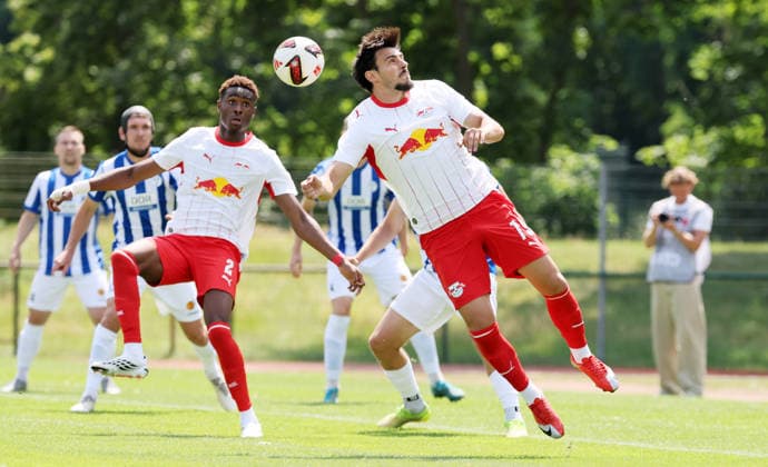 RB Leipzig Ð Altglienicke Testspiel Markranstädt, 18.07.2026, Stadion am Bad, Fussball, Testspiel , RB Leipzig vs. VSG Altglienicke , Im Bild von links: Abdoul Kone ( 2, RB Leipzig), Eljif Elmas (19, RB Leipzig). , Nur zur redaktionellen Nutzung. Only editorial use. , *** RB Leipzig vs. Altglienicke Friendly Match, Markranstädt, July 18, 2026, Stadion am Bad, Soccer, Friendly Match, RB Leipzig vs. VSG Altglienicke, Pictured from left: Abdoul Kone 2, RB Leipzig, Eljif Elmas 19, RB Leipzig, For editorial use only, Picture Point