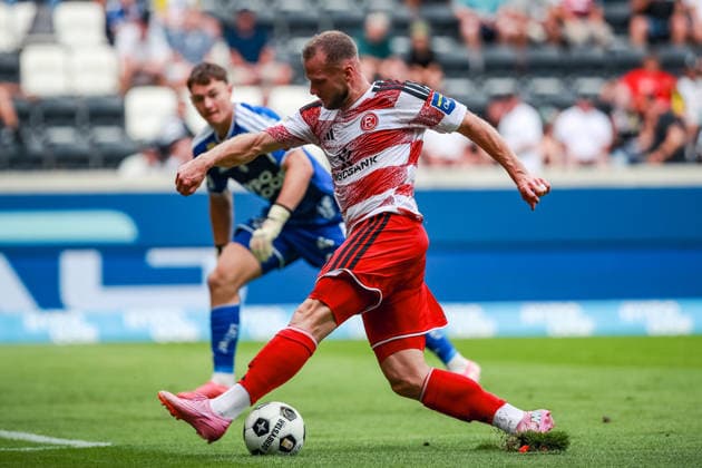 SOCCER - LASK vs Duesseldorf, test match LINZ,AUSTRIA,18.JUL.26 - SOCCER - ADMIRAL Bundesliga, 3. Liga, Linzer ASK vs Fortuna Duesseldorf, test match. Image shows Lukas Jungwirth (LASK) and Eric Hottmann (Duesseldorf).  GEPAxpictures xManuelxBinder