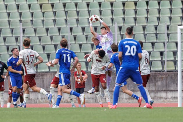 Tom Wisbereit (48, FC Augsburg) beim Spiel zwischen FC Augsburg v BFV-Schwaben-Auswahl, Fussball, Herren, Bundesliga, 2026 2027, Testspiel am 18.07.2026 in Augsburg, Rosenaustadion. Bayern Deutschland *** Tom Wisbereit, 48, FC Augsburg, during the match between FC Augsburg and the BFV Schwaben All-Star Team, soccer, men s, Bundesliga, 2026–2027, friendly match on July 18, 2026, in Augsburg, Rosenaustadion, Bavaria, Germany