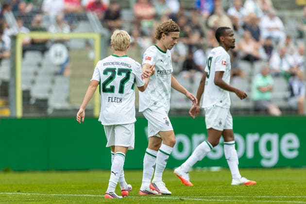 Hugo Bolin (Borussia Moenchengladbach) Torjubel, jubelt mit seiner Mannschaft nach dem Treffer zum 0:2 waehrend des Freundschaftsspiels in der Saisonvorbereitung zwischen Wuppertaler Sportverein und Borussia Mönchengladbach im Stadion am Zoo am 18. Juli 2026 in Wuppertal, Deutschland. (Foto von Mario Hommes DeFodi Images) +++ Hugo Bolin (Borussia Moenchengladbach) celebrates after scoring his team s second goal with teammates during the during the pre-season friendly match between Wuppertaler Sportverein and Borussia Mönchengladbach at Stadion am Zoo on July 18, 2026 in Wuppertal, Germany. (Photo by Mario Hommes DeFodi Images) - *** Hugo Bolin, Borussia Mönchengladbach, celebrating a goal, celebrates with his teammates after scoring the 0–2 goal during a preseason friendly match between Wuppertaler Sportverein and Borussia Mönchengladbach at the Stadion am Zoo on July 18, 2026, in Wuppertal, Germany Photo by Mario Hommes DeFodi Images Hugo Bolin of Borussia Mönchengladbach celebrates with his teammates after scoring his team’s second goal during the preseason friendly match between Wuppertaler Sportverein and Borussia Mönchengladbach at Stadion am Zoo on July 18, 2026 in Wuppertal, Germany Photo by Mario Hommes DeFodi Images