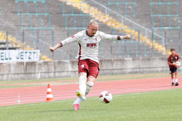 Marius Wolf (27, FC Augsburg) beim Spiel zwischen FC Augsburg v BFV-Schwaben-Auswahl, Fussball, Herren, Bundesliga, 2026 2027, Testspiel am 18.07.2026 in Augsburg, Rosenaustadion. Bayern Deutschland *** Marius Wolf, 27, FC Augsburg, during the match between FC Augsburg and the BFV Schwaben All-Star Team, soccer, men s, Bundesliga, 2026–2027, friendly match on July 18, 2026, in Augsburg, Rosenaustadion, Bavaria, Germany