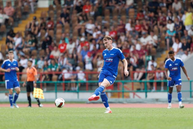 Simon Möst (16, BFV-Schwaben-Auswahl) beim Spiel zwischen FC Augsburg v BFV-Schwaben-Auswahl, Fussball, Herren, Bundesliga, 2026 2027, Testspiel am 18.07.2026 in Augsburg, Rosenaustadion. Bayern Deutschland *** Simon Möst, 16, BFV Schwaben Select Team, during the match between FC Augsburg and BFV Schwaben Select Team, soccer, men s, Bundesliga, 2026–2027, friendly match on July 18, 2026, in Augsburg, Rosenaustadion, Bavaria, Germany