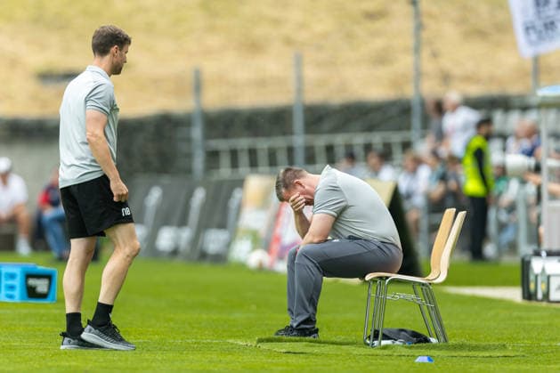 Trainer Tim Schneider (Wuppertaler Sportverein) enttaeuscht waehrend des Freundschaftsspiels in der Saisonvorbereitung zwischen Wuppertaler Sportverein und Borussia Mönchengladbach im Stadion am Zoo am 18. Juli 2026 in Wuppertal, Deutschland. (Foto von Mario Hommes DeFodi Images) +++ Trainer Tim Schneider (Wuppertaler Sportverein) looks dejected during the during the pre-season friendly match between Wuppertaler Sportverein and Borussia Mönchengladbach at Stadion am Zoo on July 18, 2026 in Wuppertal, Germany. (Photo by Mario Hommes DeFodi Images) - *** Coach Tim Schneider of Wuppertaler Sportverein looks dejected during the preseason friendly match between Wuppertaler Sportverein and Borussia Mönchengladbach at Stadion am Zoo on July 18, 2026, in Wuppertal, Germany. Photo by Mario Hommes, DeFodi Images. Coach Tim Schneider of Wuppertaler Sportverein looks dejected during the preseason friendly match between Wuppertaler Sportverein and Borussia Mönchengladbach at Stadion am Zoo on July 18, 2026, in Wuppertal, Germany. Photo by Mario Hommes, DeFodi Images.