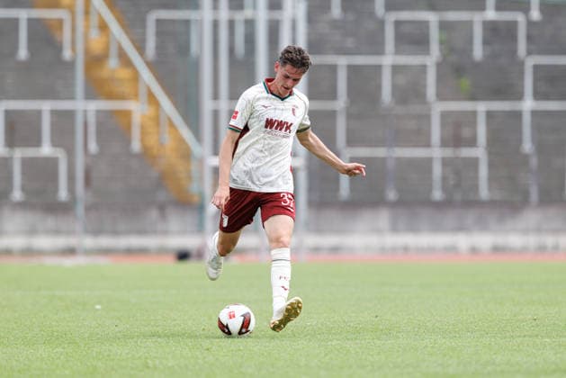 Tim Schnitzer (37, FC Augsburg) beim Spiel zwischen FC Augsburg v BFV-Schwaben-Auswahl, Fussball, Herren, Bundesliga, 2026 2027, Testspiel am 18.07.2026 in Augsburg, Rosenaustadion. Bayern Deutschland *** Tim Schnitzer, 37, FC Augsburg, during the match between FC Augsburg and the BFV Schwaben All-Star Team, soccer, men s, Bundesliga, 2026–2027, friendly match on July 18, 2026, in Augsburg, Rosenaustadion, Bavaria, Germany
