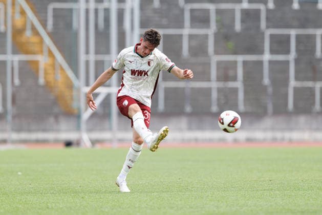 Tim Schnitzer (37, FC Augsburg) beim Spiel zwischen FC Augsburg v BFV-Schwaben-Auswahl, Fussball, Herren, Bundesliga, 2026 2027, Testspiel am 18.07.2026 in Augsburg, Rosenaustadion. Bayern Deutschland *** Tim Schnitzer, 37, FC Augsburg, during the match between FC Augsburg and the BFV Schwaben All-Star Team, soccer, men s, Bundesliga, 2026–2027, friendly match on July 18, 2026, in Augsburg, Rosenaustadion, Bavaria, Germany