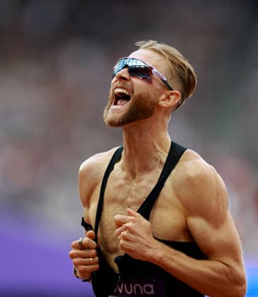 Josh Kerr of Great Britain wins the Mens 1 mile to set a new World record with a time of 3:42.66. The London Athletics Meet, Wanda Diamond League, London Stadium, London, UK - 18 Jul 2026London London Stadium United Kingdom  Copyright: xJamesxMarsh Shutterstockx 16996766cc