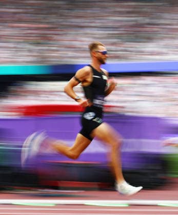 Josh Kerr of Great Britain on his way to winning the Mens 1 mile to set a new World record with a time of 3:42.66. The London Athletics Meet, Wanda Diamond League, London Stadium, London, UK - 18 Jul 2026London London Stadium United Kingdom  Copyright: xJamesxMarsh Shutterstockx 16996766cf