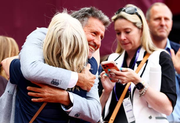 Sebastian Coe celebrates Josh Kerr of Great Britain winning the Mens 1 mile to set a new World record with a time of 3:42.66. The London Athletics Meet, Wanda Diamond League, London Stadium, London, UK - 18 Jul 2026London London Stadium United Kingdom  Copyright: xJamesxMarsh Shutterstockx 16996766ci