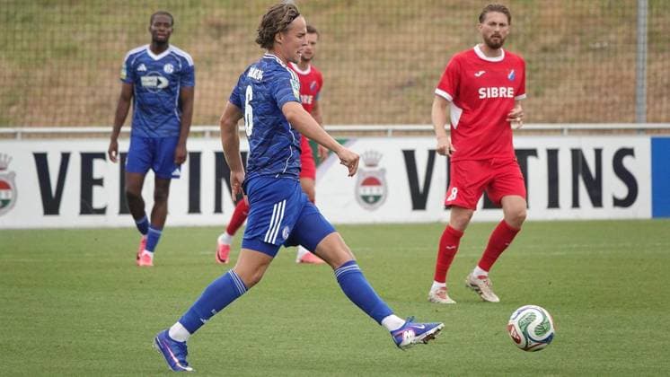Fußball Testspiel Begegnung FC Schalke 04 U23 gegen TSV Steinbach Haiger ** NUR FÜR REDAKTIONELLE ZWECKE ** EDITORIAL USE ONLY **<p>FC-Spieler Weber am Samstag, 18.07.2026 in der Fußball Testspiel Begegnung FC Schalke 04 U23 (blau) gegen TSV Steinbach Haiger auf dem Rasenplatz 4 am Parkstadion in Gelsenkirchen. Deutschland NRW Gelsenkirchen Copyright: MichaelxKorte *** FC Schalke 04 U23 vs. TSV Steinbach Haiger Friendly Match ** FOR EDITORIAL PURPOSES ONLY ** EDITORIAL USE ONLY ** p FC player Weber on Saturday, July 18, 2026, during the soccer friendly match between FC Schalke 04 U23 (in blue) and TSV Steinbach Haiger on Field 4 at the Parkstadion in Gelsenkirchen, Germany (North Rhine-Westphalia), Gelsenkirchen. Copyright MichaelxKorte Copyright: MichaelxKorte doc86rryzhefdu1beghqnpb ,EDITORIAL USE ONLY