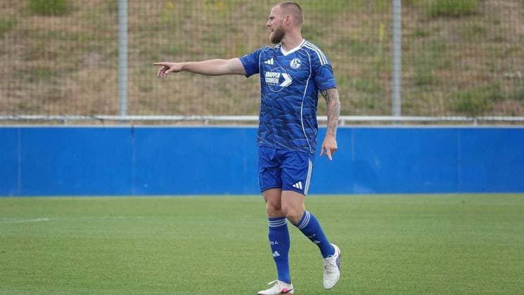 Fußball Testspiel Begegnung FC Schalke 04 U23 gegen TSV Steinbach Haiger ** NUR FÜR REDAKTIONELLE ZWECKE ** EDITORIAL USE ONLY **<p>FC-Spieler Kalas am Samstag, 18.07.2026 in der Fußball Testspiel Begegnung FC Schalke 04 U23 (blau) gegen TSV Steinbach Haiger auf dem Rasenplatz 4 am Parkstadion in Gelsenkirchen. Deutschland NRW Gelsenkirchen Copyright: MichaelxKorte *** FC Schalke 04 U23 vs. TSV Steinbach Haiger Friendly Match ** FOR EDITORIAL PURPOSES ONLY ** EDITORIAL USE ONLY ** p FC player Kalas on Saturday, July 18, 2026, during the soccer friendly match between FC Schalke 04 U23 (in blue) and TSV Steinbach Haiger on Field 4 at the Parkstadion in Gelsenkirchen, Germany (North Rhine-Westphalia), Gelsenkirchen. Copyright MichaelxKorte Copyright: MichaelxKorte doc86rryxconm8f5efvnpb ,EDITORIAL USE ONLY