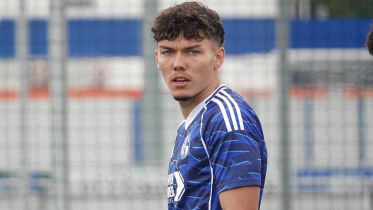 Fußball Testspiel Begegnung FC Schalke 04 U23 gegen TSV Steinbach Haiger ** NUR FÜR REDAKTIONELLE ZWECKE ** EDITORIAL USE ONLY **<p>FC-Spieler Louis Tober am Samstag, 18.07.2026 in der Fußball Testspiel Begegnung FC Schalke 04 U23 (blau) gegen TSV Steinbach Haiger auf dem Rasenplatz 4 am Parkstadion in Gelsenkirchen. Deutschland NRW Gelsenkirchen Copyright: MichaelxKorte *** FC Schalke 04 U23 vs. TSV Steinbach Haiger Friendly Match ** FOR EDITORIAL PURPOSES ONLY ** EDITORIAL USE ONLY ** p FC player Louis Tober on Saturday, July 18, 2026, during the soccer friendly match between FC Schalke 04 U23 (in blue) and TSV Steinbach Haiger on Field 4 at the Parkstadion in Gelsenkirchen, Germany (North Rhine-Westphalia), Gelsenkirchen. Copyright MichaelxKorte Copyright: MichaelxKorte doc86rryynpt8517lik8m8c ,EDITORIAL USE ONLY
