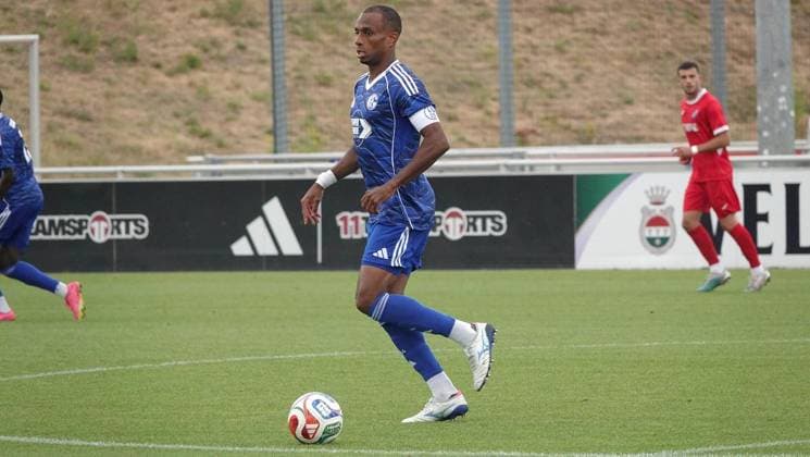 Fußball Testspiel Begegnung FC Schalke 04 U23 gegen TSV Steinbach Haiger ** NUR FÜR REDAKTIONELLE ZWECKE ** EDITORIAL USE ONLY **<p>FC-Spieler Ben Bella am Samstag, 18.07.2026 in der Fußball Testspiel Begegnung FC Schalke 04 U23 (blau) gegen TSV Steinbach Haiger auf dem Rasenplatz 4 am Parkstadion in Gelsenkirchen. Deutschland NRW Gelsenkirchen Copyright: MichaelxKorte *** FC Schalke 04 U23 vs. TSV Steinbach Haiger Friendly Match ** FOR EDITORIAL PURPOSES ONLY ** EDITORIAL USE ONLY ** p FC player Ben Bella on Saturday, July 18, 2026, during the soccer friendly match between FC Schalke 04 U23 (in blue) and TSV Steinbach Haiger on Field 4 at the Parkstadion in Gelsenkirchen, Germany (North Rhine-Westphalia), Gelsenkirchen. Copyright MichaelxKorte Copyright: MichaelxKorte doc86rryz3hzo0i7nnkmq8 ,EDITORIAL USE ONLY