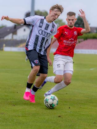 Ingolstadt, Deutschland 18. Juli 2026: Bayernliga Nord - 2026 2027 - Sp. 1 - FC Ingolstadt 04 II gegen FSV Stadeln Im Bild: v. li. im Zweikampf Justin Nattrath (FCI II) und Leon Stöß Stoess (Stadeln) ESV Stadion Bayern *** Ingolstadt, Germany, July 18, 2026; Bayernliga Nord 2026–2027, Match 1: FC Ingolstadt 04 II vs. FSV Stadeln. Pictured, from left, in a tackle: Justin Nattrath (FCI II) and Leon Stöß (Stadeln ESV) at the Bayern Stadium. Copyright: xFotostandx xSchäferx