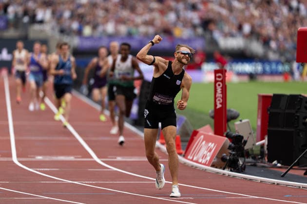 July 18, 2026, London, United Kingdom: Josh Kerr of Great Britain celebrates after winning the Emsley Carr Mile in a world record time of 3:42.66 during the Novuna London Athletics Meet at London Stadium. Athletics 2026: Novuna London Athletics Meet  - ZUMAh209 20260718_zsp_h209_008 Copyright: xAlixHabibx