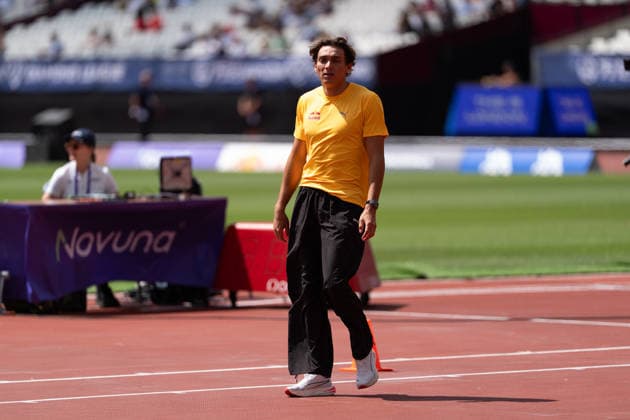 July 18, 2026, London, United Kingdom: Armand Mondo Duplantis of Sweden warms up during the pole vault ahead of competition at the Novuna London Athletics Meet at London Stadium. London United Kingdom - ZUMAh209 20260718_zsp_h209_011 Copyright: xAlixHabibx