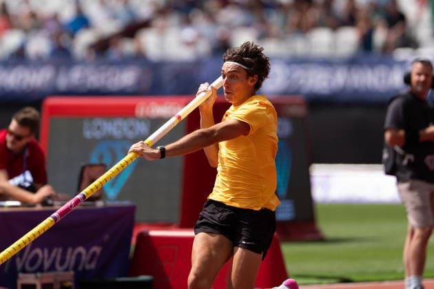 July 18, 2026, London, United Kingdom: Armand Mondo Duplantis of Sweden warms up during the pole vault ahead of competition at the Novuna London Athletics Meet at London Stadium. London United Kingdom - ZUMAh209 20260718_zsp_h209_012 Copyright: xAlixHabibx