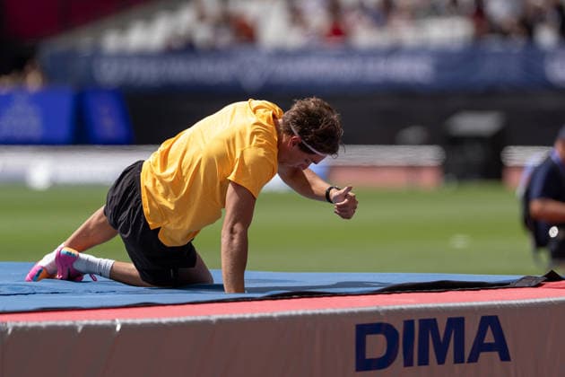 July 18, 2026, London, United Kingdom: Armand Mondo Duplantis of Sweden warms up during the pole vault ahead of competition at the Novuna London Athletics Meet at London Stadium. London United Kingdom - ZUMAh209 20260718_zsp_h209_013 Copyright: xAlixHabibx