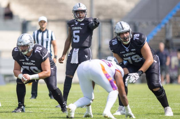 Kenyatte Allen Jr. (Raiders Tirol, 05) sets the direction, Frankfurt Galaxy vs Raiders Tirol, American Football, EFA, Week 10, 2026, 18.07.2026, Frankfurt a.M. PSD Bank Arena Germany Copyright: xFootxBowl BjörnxKecker_Keckenbax