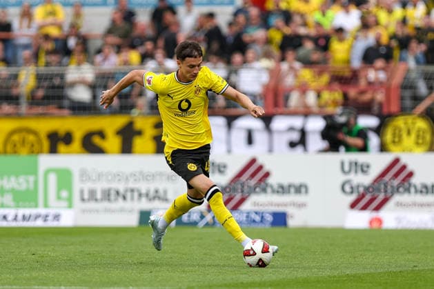 18.07.2026, GER, Fussball, Herren, Vorbereitungsspiel, Saison 2026 2027, Rot-Weiß Oberhausen - Borussia Dortmund Luca Reggiani (BVB) in Aktion am Ball, Einzelaktion Oberhausen Stadion Niederrhein Nordrhein-Westfalen Deutschland *** July 18, 2026, GER, Soccer, Men s, Preseason Match, 2026–2027 Season, Rot-Weiß Oberhausen vs. Borussia Dortmund, Luca Reggiani (BVB) in action with the ball, solo play, Oberhausen Stadium, Lower Rhine, North Rhine-Westphalia, Germany Copyright: xAdrianxSchlüterx
