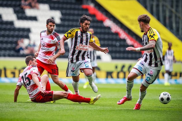 SOCCER - LASK vs Duesseldorf, test match LINZ,AUSTRIA,18.JUL.26 - SOCCER - ADMIRAL Bundesliga, 3. Liga, Linzer ASK vs Fortuna Duesseldorf, test match. Image shows Tim Oberdorf, Miguel Fernandes Goncalves (Duesseldorf), Ramiz Harakate (LASK) and Christoph Lang (LASK).  GEPAxpictures xManuelxBinder