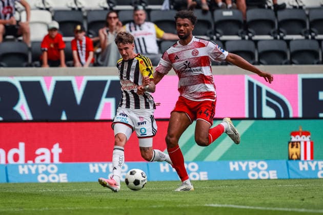 SOCCER - LASK vs Duesseldorf, test match LINZ,AUSTRIA,18.JUL.26 - SOCCER - ADMIRAL Bundesliga, 3. Liga, Linzer ASK vs Fortuna Duesseldorf, test match. Image shows Christoph Lang (LASK) and Elias Egouli (Duesseldorf).  GEPAxpictures xManuelxBinder