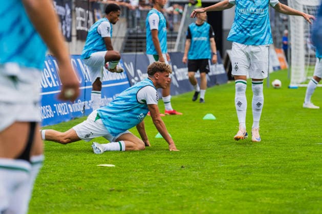 Robin Hack (Borussia Moenchengladbach, 25) beim aufwaermen Wuppertaler SV vs. Borussia Moenchengladbach, Fussball, Freundschaftsspiel, Saison 2026 27, 18.07.2026, Wuppertaler SV vs. Borussia Moenchengladbach, Fussball, Freundschaftsspiel, Saison 2026 27, 18.07.2026 Wuppertal *** Robin Hack, Borussia Mönchengladbach, 25, during the warm-up for Wuppertaler SV vs. Borussia Mönchengladbach, soccer, friendly match, 2026–27 season, July 18, 2026, Wuppertaler SV vs. Borussia Mönchengladbach, soccer, friendly match, 2026–27 season, July 18, 2026, Wuppertal Copyright: xEibner-Pressefoto LukasxBaldygax EP_LBA