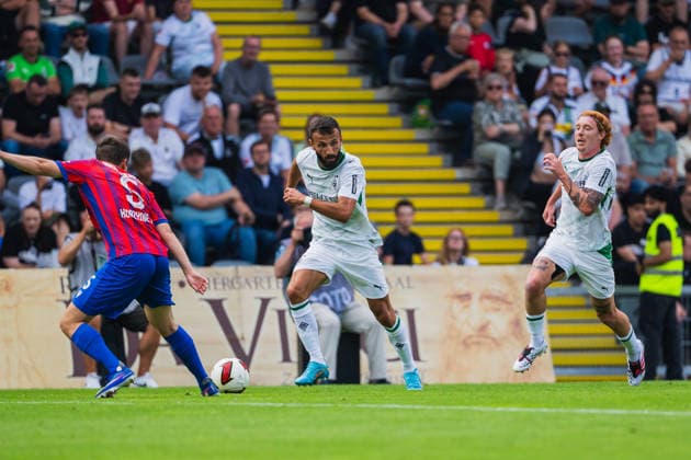 Jaden Korzynietz (Wuppertaler SV, 05) im Zweikampf mit Frank Honorat (Borussia Moenchengladbach, 09), Yukhym Konoplia (Borussia Moenchengladbach, 22) Wuppertaler SV vs. Borussia Moenchengladbach, Fussball, Freundschaftsspiel, Saison 2026 27, 18.07.2026, Wuppertaler SV vs. Borussia Moenchengladbach, Fussball, Freundschaftsspiel, Saison 2026 27, 18.07.2026 Wuppertal *** Jaden Korzynietz of Wuppertaler SV, No. 05, in a tackle with Frank Honorat of Borussia Mönchengladbach, No. 09, Yukhym Konoplia, Borussia Mönchengladbach, 22; Wuppertaler SV vs. Borussia Mönchengladbach, soccer, friendly match, 2026–27 season, July 18, 2026, Wuppertaler SV vs. Borussia Mönchengladbach, soccer, friendly match, 2026–27 season, July 18, 2026, Wuppertal Copyright: xEibner-Pressefoto LukasxBaldygax EP_LBA