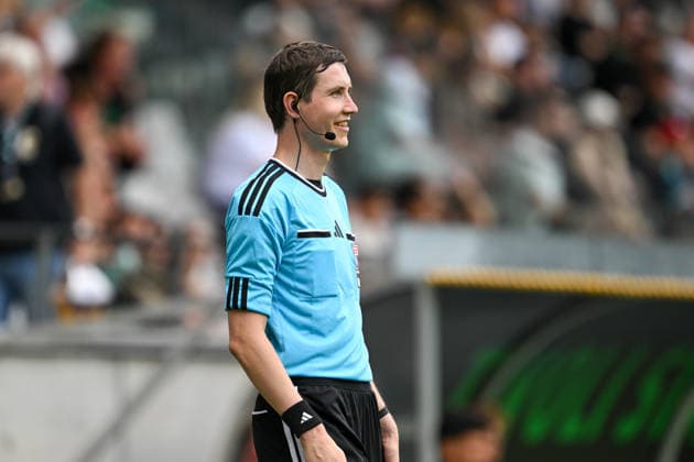SOCCER - Wacker vs Chemie Leipzig, test match INNSBRUCK,AUSTRIA,18.JUL.26 - SOCCER - ADMIRAL 2.Liga, Regionalliga Nordost, FC Wacker Innsbruck vs BSG Chemie Leipzig, test match. Image shows assistant referee Johannes Haerting.  GEPAxpictures xDanielxSchoenherr