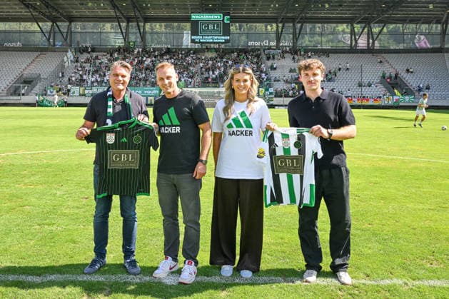 SOCCER - Wacker vs Chemie Leipzig, test match INNSBRUCK,AUSTRIA,18.JUL.26 - SOCCER - ADMIRAL 2.Liga, Regionalliga Nordost, FC Wacker Innsbruck vs BSG Chemie Leipzig, test match. Image shows president Hannes Rauch (Wacker), sponsor Lukas Lechner, Sofia Gabriel and Jonathan Hoff (Wacker).  GEPAxpictures xDanielxSchoenherr