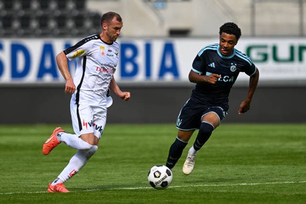 SOCCER - Altach vs Grasshoppers, test match ALTACH,AUSTRIA,18.JUL.26 - SOCCER - ADMIRAL Bundesliga, Super League, SCR Altach vs Grasshopper Club Zuerich, test match. Image shows Lukas Jaeger (Altach) and Samuele Bengondo (Grashoppers).  GEPAxpictures xOliverxLerch