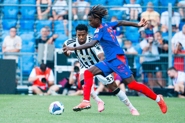 BASEL, SWITZERLAND - JULY 18: Asane Sow of Basel controls the ball against Juan Cabal of Juventus during the pre-season friendly match between FC Basel 1893 and Juventus at St. Jakob Stadium on July 18, 2026 in Basel, Switzerland. *** BASEL, SWITZERLAND, JULY 18 — Asane Sow of Basel controls the ball against Juan Cabal of Juventus during the preseason friendly match between FC Basel 1893 and Juventus at St. Jakob Stadium on July 18, 2026, in Basel, Switzerland Copyright: xJustPictures.ch PascalxvonxBürenx jp-en-EuSpIm-Pavo_Fotografie-05665