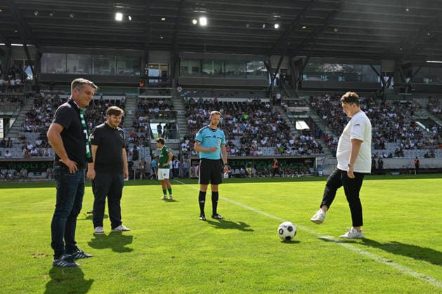 SOCCER - Wacker vs Chemie Leipzig, test match INNSBRUCK,AUSTRIA,18.JUL.26 - SOCCER - ADMIRAL 2.Liga, Regionalliga Nordost, FC Wacker Innsbruck vs BSG Chemie Leipzig, test match. Image shows president Hannes Rauch, board member for sports Jakob Griesebner (Wacker), referee Stefan Gamper and sponsor Daniel Aichner.  GEPAxpictures xDanielxSchoenherr