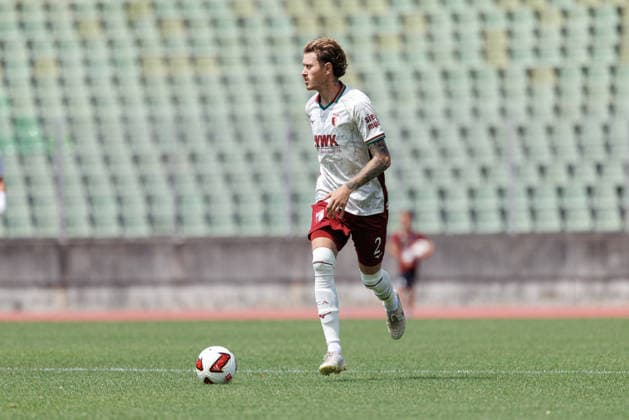 Calvin Brackelmann (2, FC Augsburg) beim Spiel zwischen FC Augsburg v BFV-Schwaben-Auswahl, Fussball, Herren, Bundesliga, 2026 2027, Testspiel am 18.07.2026 in Augsburg, Rosenaustadion. Bayern Deutschland *** Calvin Brackelmann 2, FC Augsburg in the match between FC Augsburg and BFV Schwaben Selection, soccer, men s, Bundesliga, 2026–2027, friendly match on July 18, 2026, in Augsburg, Rosenaustadion, Bavaria, Germany