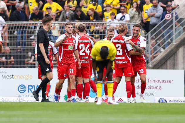 2026.07.18, xkwix, Fußball, Testspiel, Rot-Weiß Oberhausen - Borussia Dortmund, Stadion Niederrhein, Testspiel, Saison 2026 2027: Mannschaft jubelt das 1:0 Tor durch Timur Kesim (Rot-Weiß Oberhausen 9) DFB regulations prohibit any use of photographs as image sequences and or quasi-video. Photo: xKamilxWilkowskixPressefotoKochx Nordrhein-Westfalen Deutschland *** July 18, 2026, xkwix, Soccer, Friendly Match, Rot-Weiß Oberhausen vs. Borussia Dortmund, Niederrhein Stadium, Friendly Match, 2026–2027 season: The team celebrates the 1–0 goal scored by Timur Kesim. Rot-Weiß Oberhausen 9. DFB regulations prohibit any use of photographs as image sequences and or quasi-video. Photo: xKamilxWilkowskixPressefotoKochx, North Rhine-Westphalia, Germany