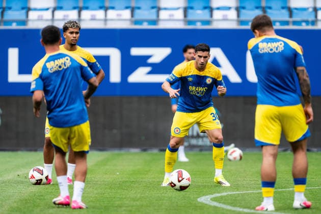 SOCCER - Linz vs Braunschweig, test match LINZ,AUSTRIA,18.JUL.26 - SOCCER - ADMIRAL 2. Liga, 2. DFL, 2. Deutsche Bundesliga, FC Blau Weiss Linz vs Eintracht Braunschweig, test match. Image shows the warm up of Braunschweig.  GEPAxpictures xJulioxArellano
