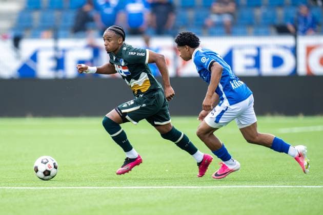 EINDHOVEN , 18-07-2026 , Jan Louwers Stadium , pre season 2026 2027 , Dutch Keukenkampioen divisie , football , match between FC Eindhoven and FC Den Bosch, picture shows FC Eindhoven player Tyrese Simons FC Den Bosch player Genrich Sille Eindhoven - Den Bosch (friendly)  x205090550x Copyright: