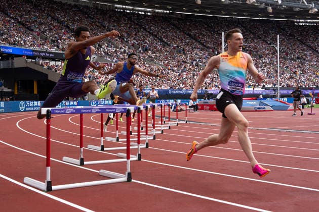July 18, 2026, London, United Kingdom: Competitors clear a hurdle during the men s 400m hurdles at the Novuna London Athletics Meet at London Stadium. London United Kingdom - ZUMAh209 20260718_zsp_h209_033 Copyright: xAlixHabibx