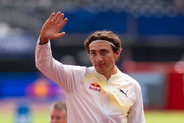 July 18, 2026, London, United Kingdom: Armand Mondo Duplantis of Sweden acknowledges the crowd following the men s pole vault during the Novuna London Athletics Meet at London Stadium. London United Kingdom - ZUMAh209 20260718_zsp_h209_035 Copyright: xAlixHabibx
