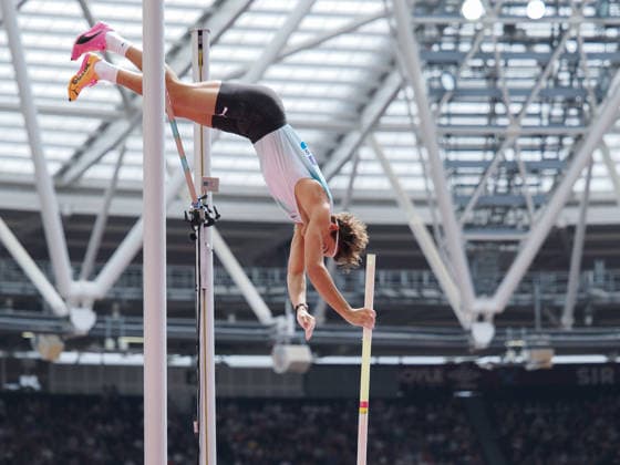 Armand Duplantis early in the competition in the mens pole vault during the Diamond League Athletics at the London Stadium, Queen Elizabeth Olympic Park , London, England on 18 July 2026. Copyright: xPhilxHutchinsonx 45280067