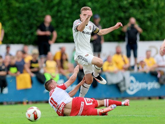 SOCCER - GAK vs Dresden, test match WINDISCHGARSTEN,AUSTRIA,18.JUL.26 - SOCCER - ADMIRAL Bundesliga, 2. DFL, 2. Deutsche Bundesliga, Grazer AK 1902 vs Dynamo Dresden, test match. Image shows Tobias Koch (GAK) and Niklas Hauptmann (Dynamo Dresden).  GEPAxpictures xHansxOberlaender