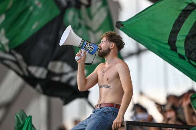 SOCCER - Wacker vs Chemie Leipzig, test match INNSBRUCK,AUSTRIA,18.JUL.26 - SOCCER - ADMIRAL 2.Liga, Regionalliga Nordost, FC Wacker Innsbruck vs BSG Chemie Leipzig, test match. Image shows a feature with a fan of Wacker.  GEPAxpictures xDanielxSchoenherr