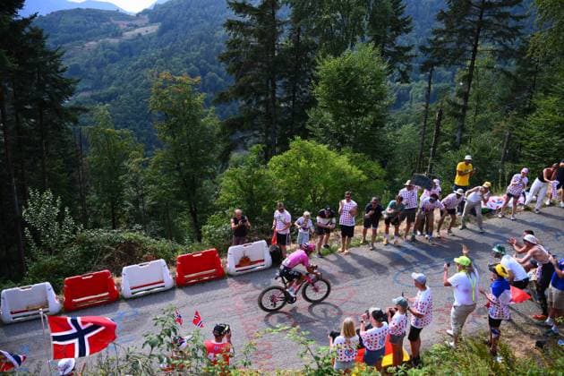 Tour de France 2026 Stage 14 LE MARKSTEIN, FRANCE - JULY 18 : Carapaz Richard (ECU) of EF Education - Easypost in action during stage 14 of the 113rd edition of Tour de France an UCI World Tour 2.UWT cycling road race stage for Men Elite of 155 km with start in Mulhouse and finish in Le Markstein on July 18, 2026 in Le Markstein, France, 18 07 2026 ( Motordriver Kurt Vandenborre - Le Markstein France  Copyright: xGvgx