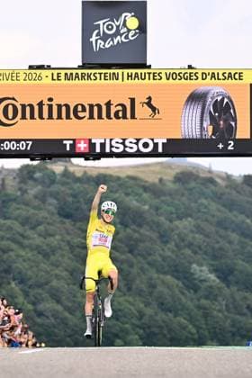 Tour de France 2026 Stage 14 LE MARKSTEIN, FRANCE - JULY 18 : Pogacar Tadej (SLO) of UAE Team Emirates XRG celebrating his victory during stage 14 of the 113rd edition of Tour de France an UCI World Tour 2.UWT cycling road race stage for Men Elite of 155 km with start in Mulhouse and finish in Le Markstein on July 18, 2026 in Le Markstein, France, 18 07 2026 ( Motordriver Kurt Vandenborre - Le Markstein France  Copyright: xPeterxDexVoechtx