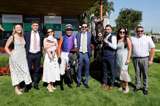 REPRO FREE *PRESS RELEASE NO REPRODUCTION FEE* EDITORIAL USE ONLY Curragh Racing Juddmonte Irish Oaks Weekend, Curragh Racecourse, Kildare 18 7 2026 Juddmonte Irish Oaks Colin Keane and the winning connections celebrate after the race Colin Keane and the winning connections celebrate after the race 18 7 2026  Copyright: xLaszloxGeczox LG_18-07-2026_031219