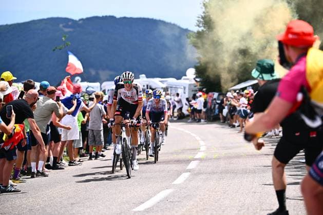 Tour de France 2026 Stage 14 LE MARKSTEIN, FRANCE - JULY 18 : Politt Nils (GER) of UAE Team Emirates XRG in action during stage 14 of the 113rd edition of Tour de France an UCI World Tour 2.UWT cycling road race stage for Men Elite of 155 km with start in Mulhouse and finish in Le Markstein on July 18, 2026 in Le Markstein, France, 18 07 2026 ( Motordriver Kurt Vandenborre - Le Markstein France  Copyright: xGvgx
