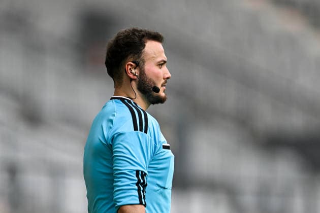 SOCCER - Wacker vs Chemie Leipzig, test match INNSBRUCK,AUSTRIA,18.JUL.26 - SOCCER - ADMIRAL 2.Liga, Regionalliga Nordost, FC Wacker Innsbruck vs BSG Chemie Leipzig, test match. Image shows assistant referee Erkan Yilmaz.  GEPAxpictures xDanielxSchoenherr