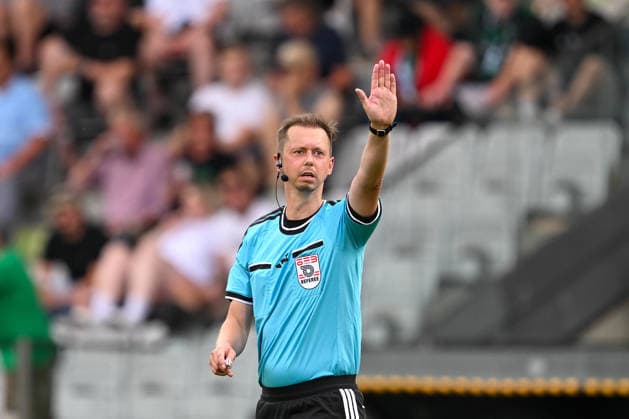 SOCCER - Wacker vs Chemie Leipzig, test match INNSBRUCK,AUSTRIA,18.JUL.26 - SOCCER - ADMIRAL 2.Liga, Regionalliga Nordost, FC Wacker Innsbruck vs BSG Chemie Leipzig, test match. Image shows referee Stefan Gamper.  GEPAxpictures xDanielxSchoenherr