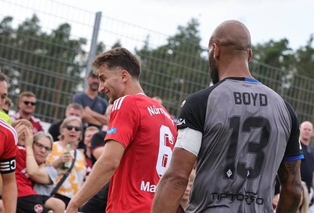 18.07.2026 - Fussball - Saison 2026 2027 - Testspiel Freundschaftsspiel Vorbereitungsspiel: 1. FC Nürnberg Nuernberg FCN ( Club ) - SV Waldhof Mannheim 07 - Sportfoto Zink DaMa - xdaxmax - Adam Markhiev (6, 1. FC Nürnberg FCN ) lacht Terrence Boyd (13, SV Waldhof Mannheim 07 SVW07 ) aus, nachdem dieser versucht hatte ihn zu foulen *** July 18, 2026 Soccer Season 2026–2027 Exhibition Match Friendly Match Preseason Match 1 FC Nürnberg (FCN) vs. SV Waldhof Mannheim 07 (SVW07) Sports Photo by Zink DaMa xdaxmax Adam Markhiev 6, 1 FC Nuremberg (FCN) laughs at Terrence Boyd (13, SV Waldhof Mannheim 07, SVW07) after he tried to foul him