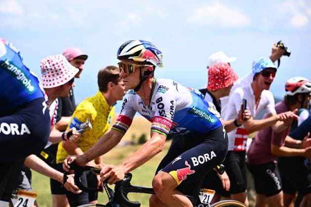 Tour de France 2026 Stage 14 LE MARKSTEIN, FRANCE - JULY 18 : Evenepoel Remco (BEL) of Red Bull BORA Hansgrohe in action during stage 14 of the 113rd edition of Tour de France an UCI World Tour 2.UWT cycling road race stage for Men Elite of 155 km with start in Mulhouse and finish in Le Markstein on July 18, 2026 in Le Markstein, France, 18 07 2026 ( Motordriver Kurt Vandenborre - Le Markstein France  Copyright: xGvgx
